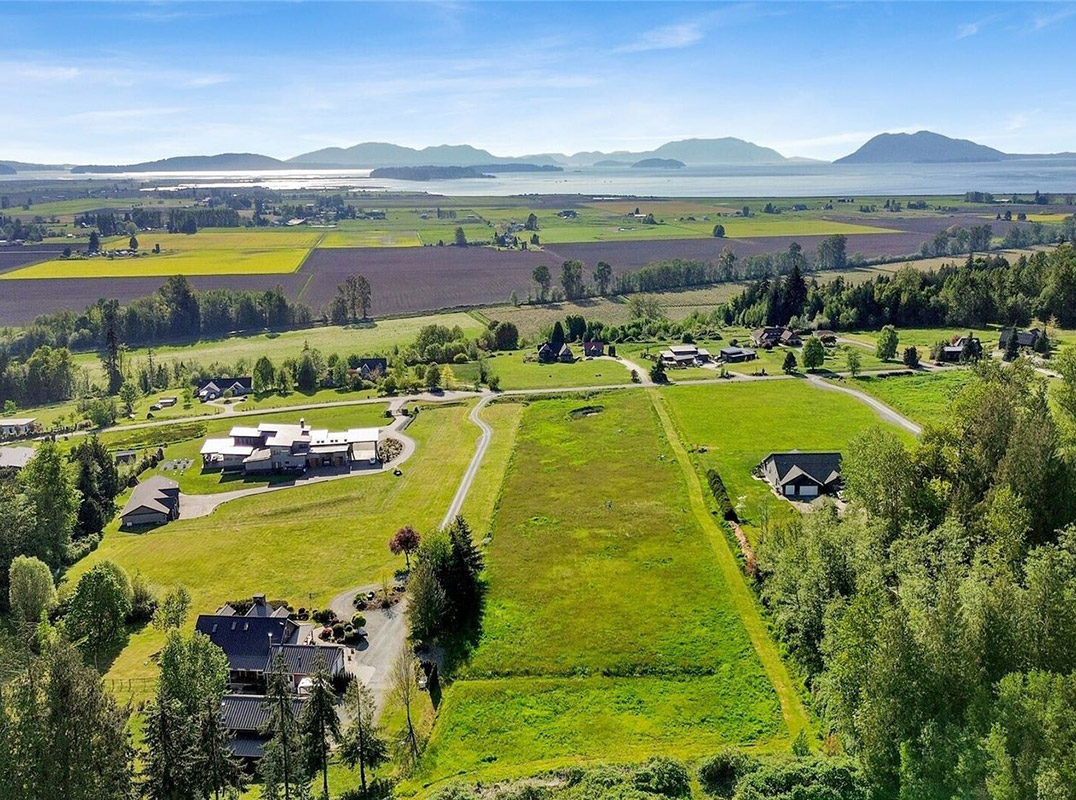 Last Available Parcel on Island View Way