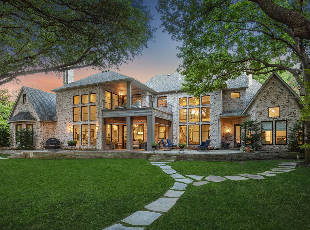 Exclusive Lakeside Living Experience