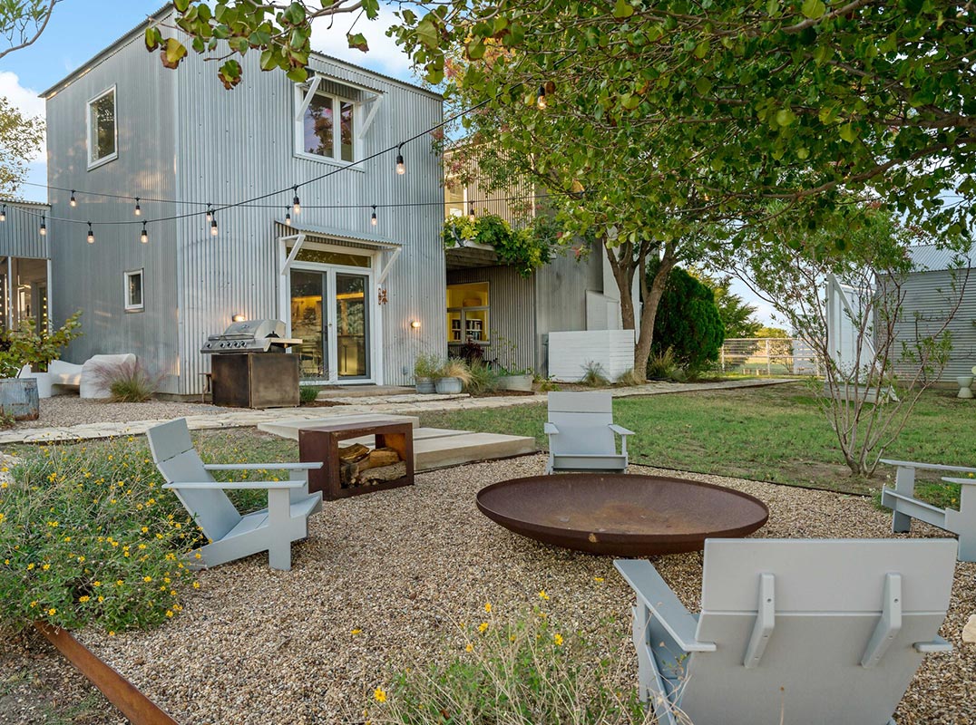 Architectural Retreat Set Beneath Wide North Texas Skies