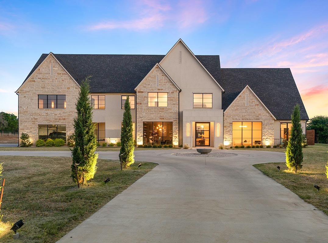 5 Acres of Modern Retreat with Luxury Resort-Style Living