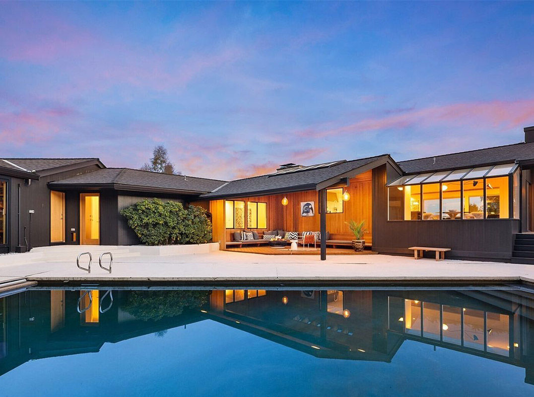 Exceptional Mid-Century Modern