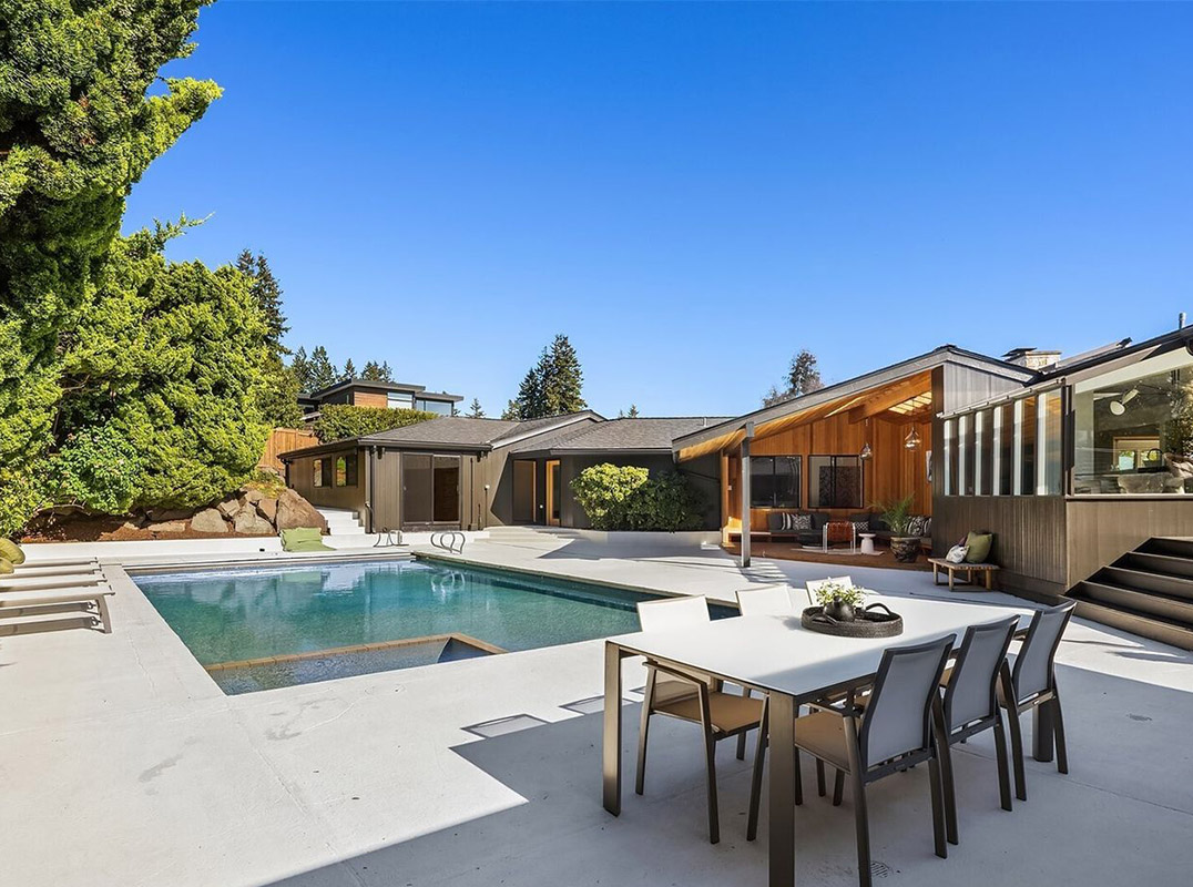 Exceptional Mid-Century Modern