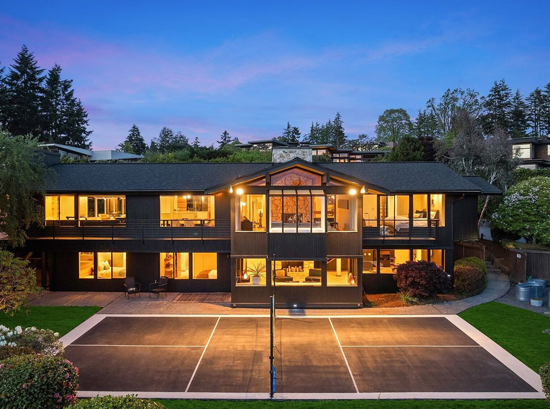 Exceptional Mid-Century Modern