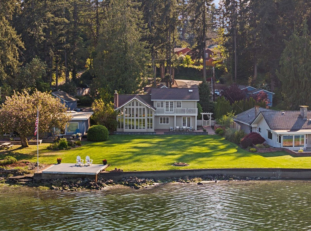 Beautiful Pacific Northwest Waterfront Home