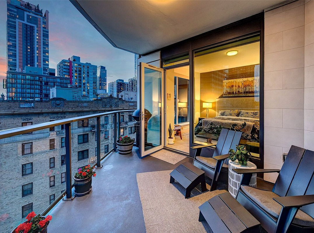 Expansive Escala Residence