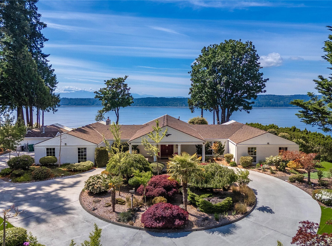 Extraordinary One-Level Estate