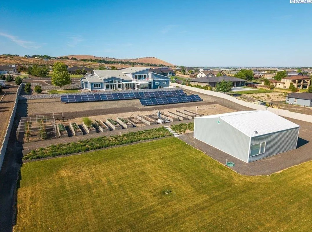Incredible Kennewick Residence