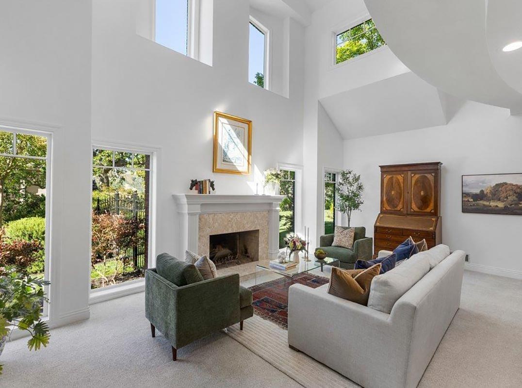 Spectacular Gated Retreat Delivers Panoramic Views