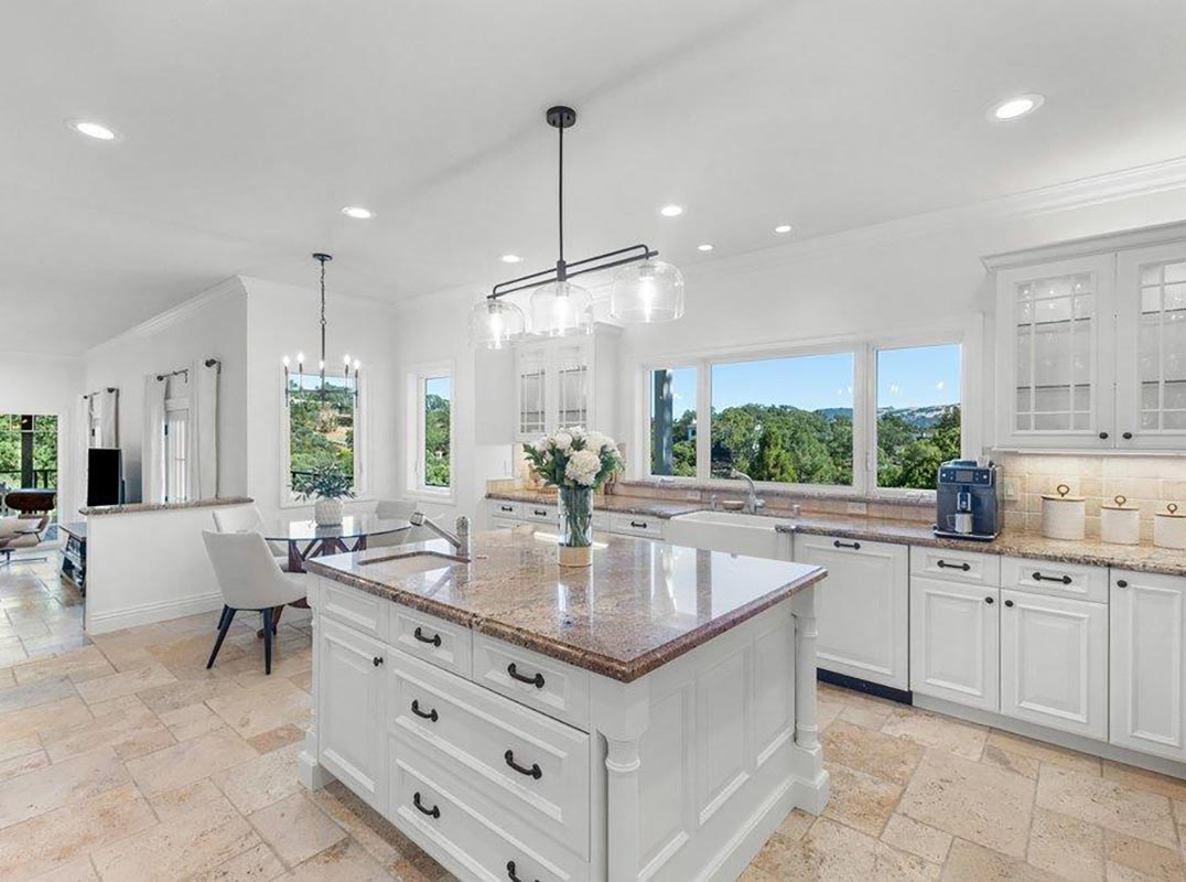 Spectacular Gated Retreat Delivers Panoramic Views