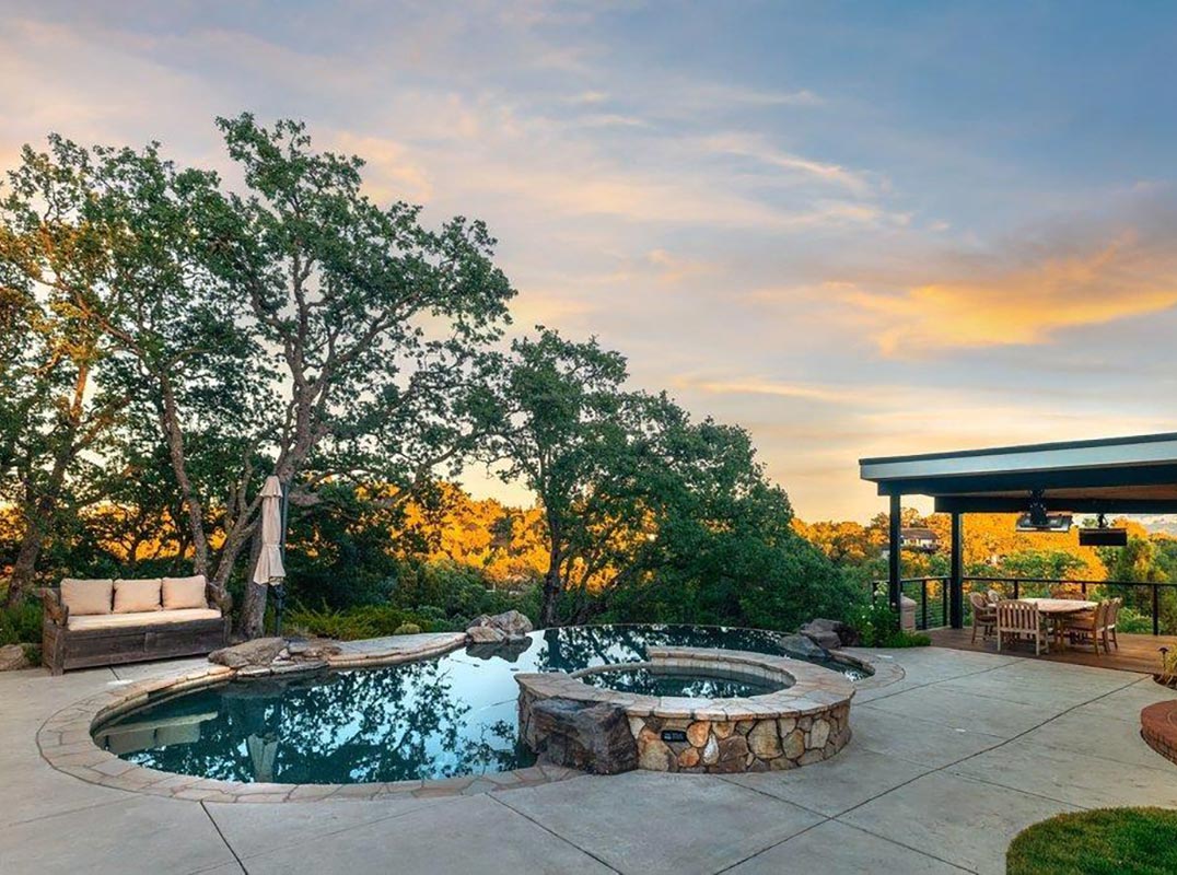 Spectacular Gated Retreat Delivers Panoramic Views