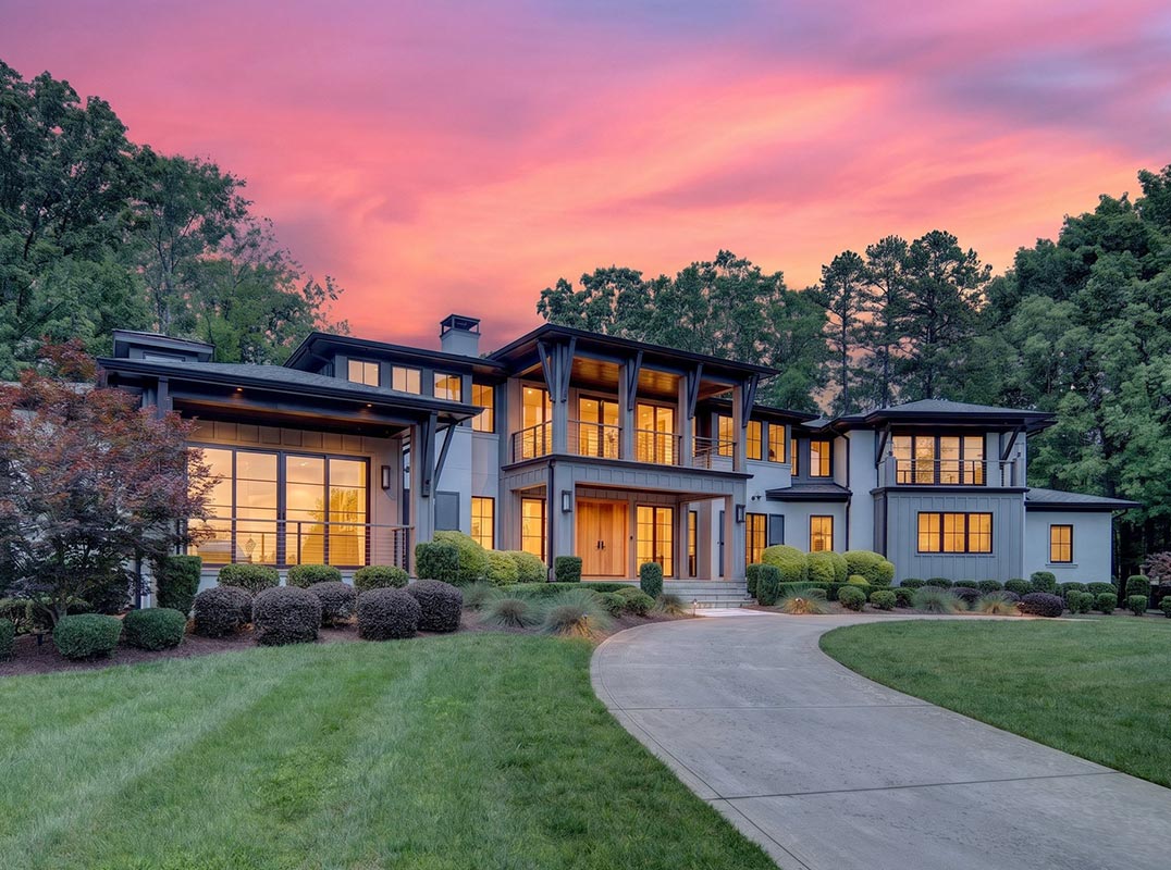 NBA Star's Former Estate, Sitting on the 18th Hole in the Peninsula