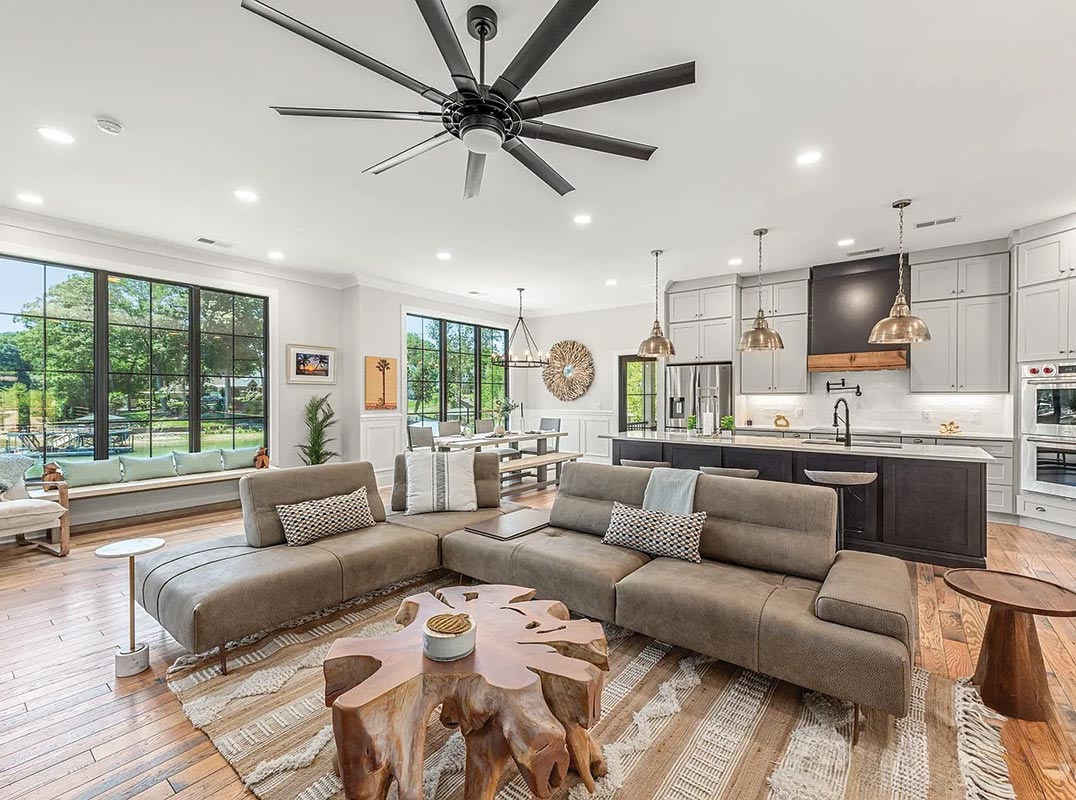 Set Along the Tranquil Shoreline of Lake Norman