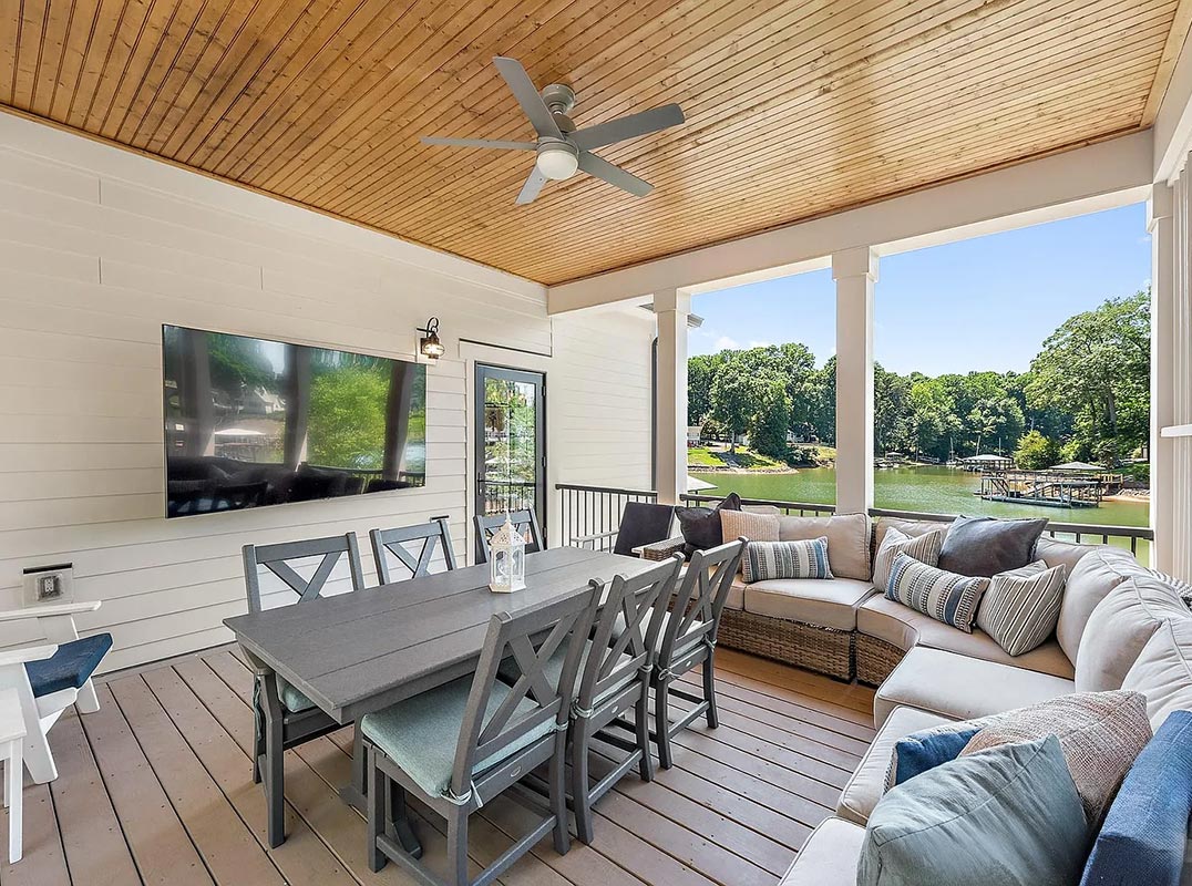 Set Along the Tranquil Shoreline of Lake Norman