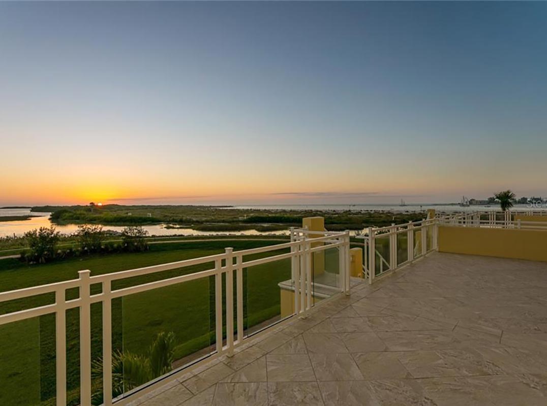 Luxurious Gulf Front Condo
