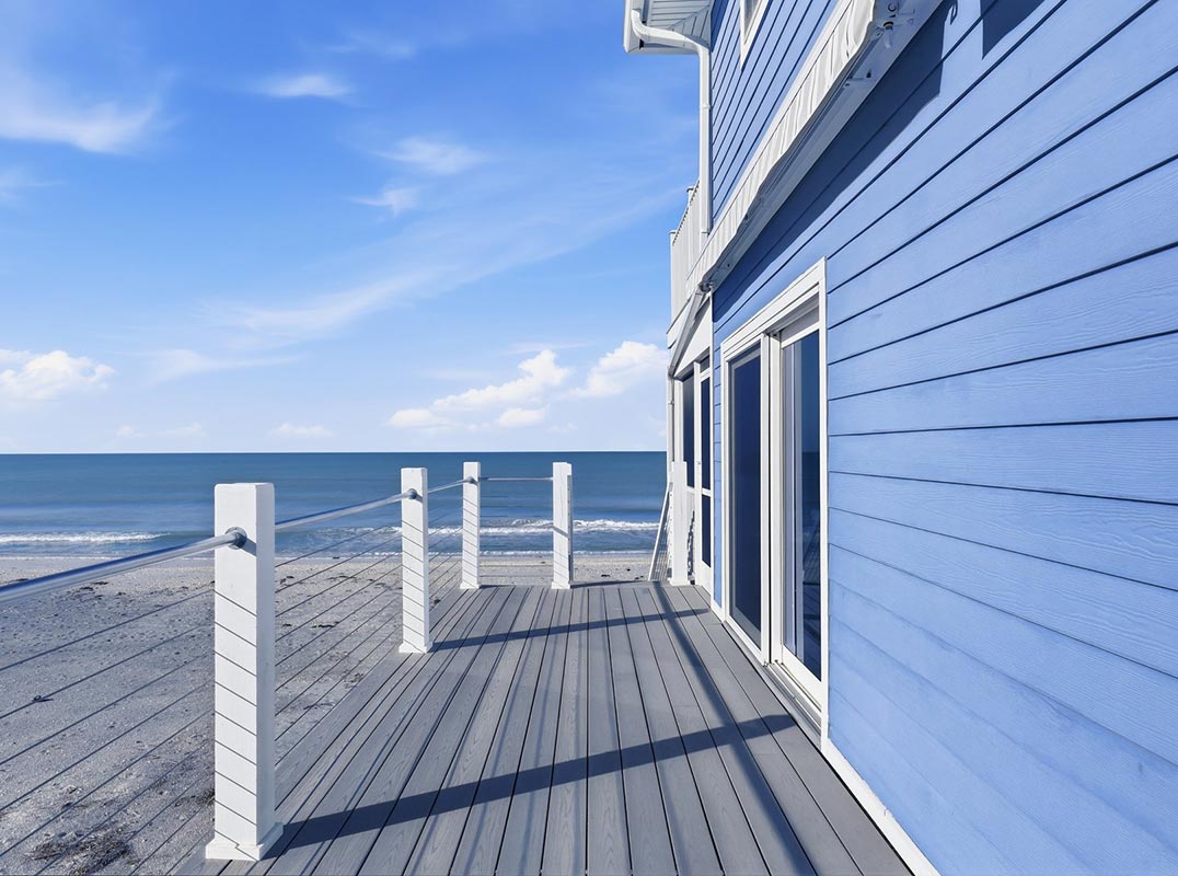 DIRECT BEACHFRONT TOWNHOME on