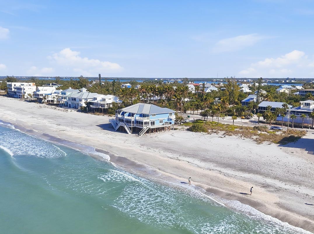 DIRECT BEACHFRONT TOWNHOME on