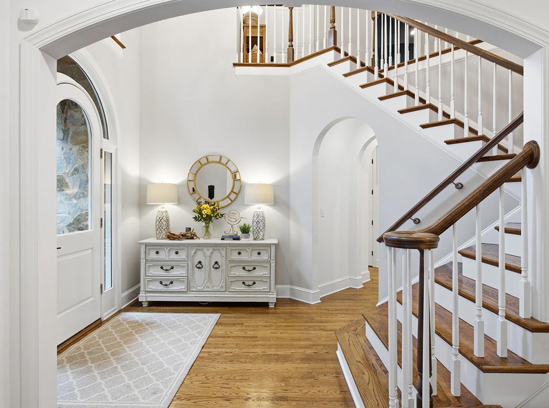 Beautifully Updated Luxury Residence Peninsula Country Club