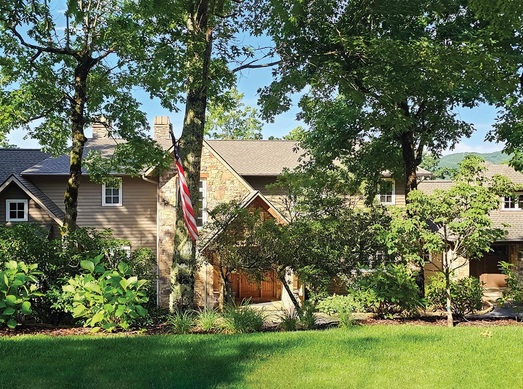 Voluminous Views and Privacy on Lake Toxaway