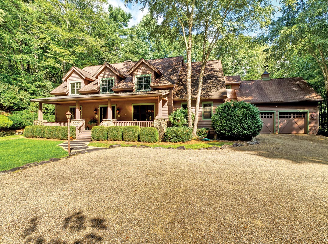 Stunning Home and Beautiful Landscaping in Lake Toxaway
