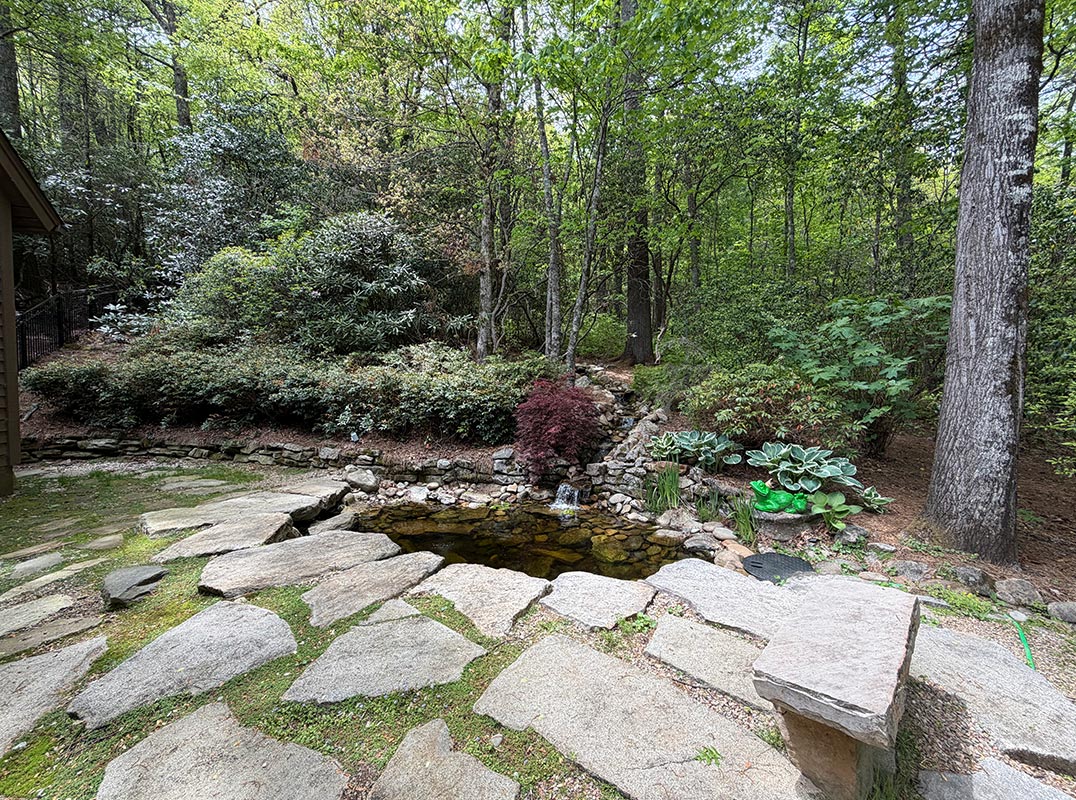 Stunning Home and Beautiful Landscaping in Lake Toxaway
