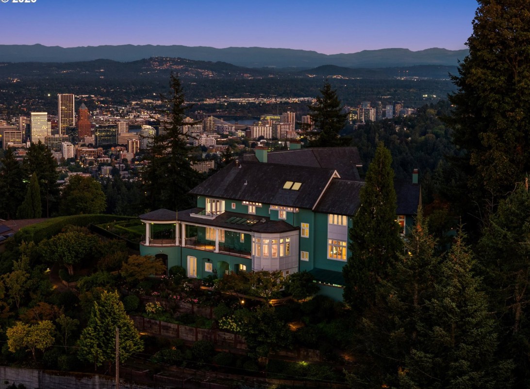 A PREEMINENT ESTATE, UNMATCHED CITY VIEWS