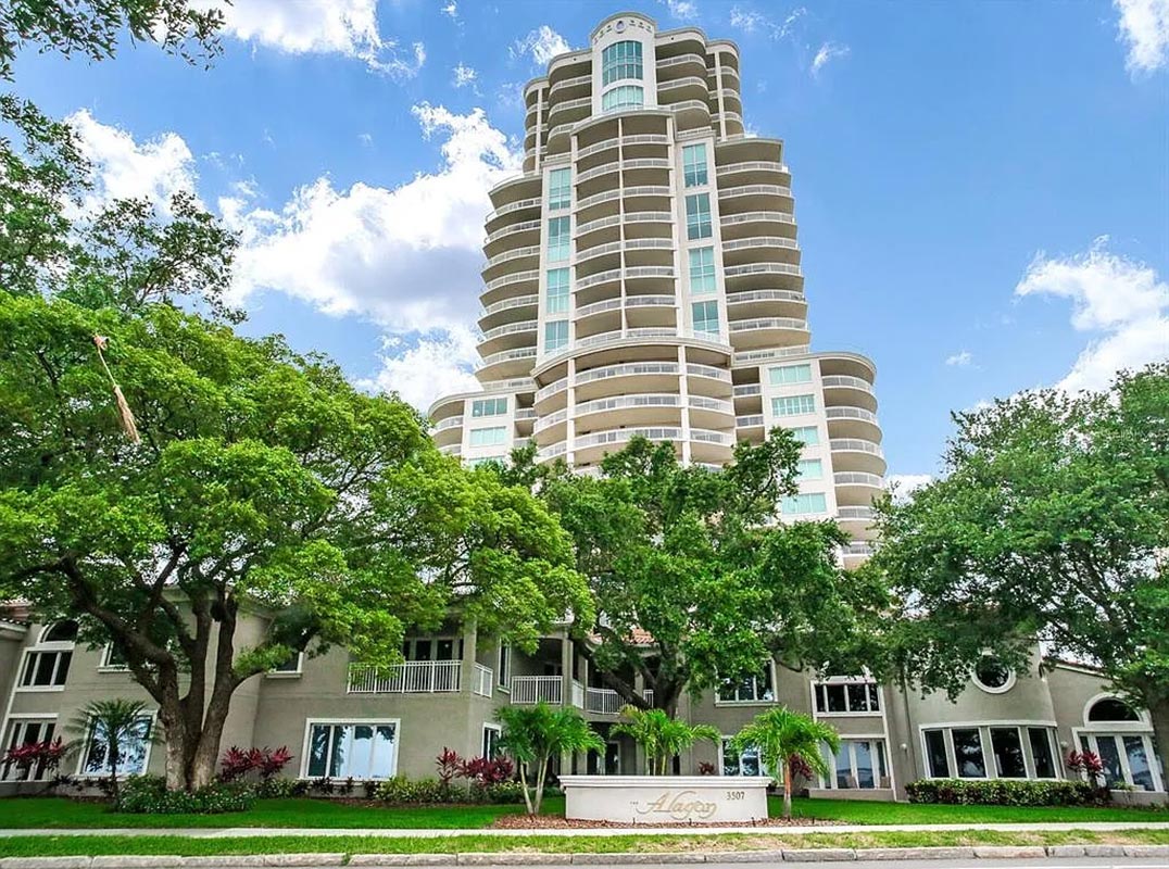 Magnificent Condo with Full Open Bay and Downtown Water Views