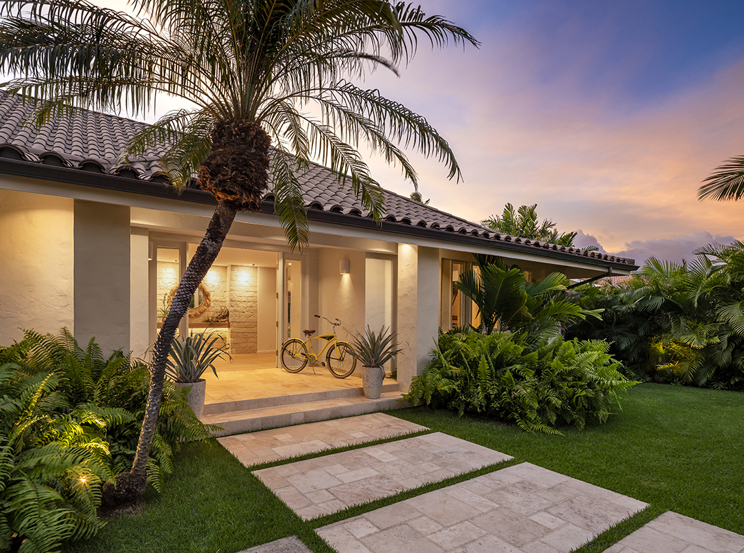 <I> <p style=”color:red'>*SOLD*</p></I> 4670 Kahala Avenue