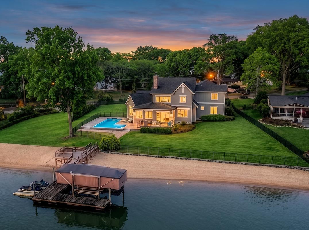 Lakefront Living, Elevated