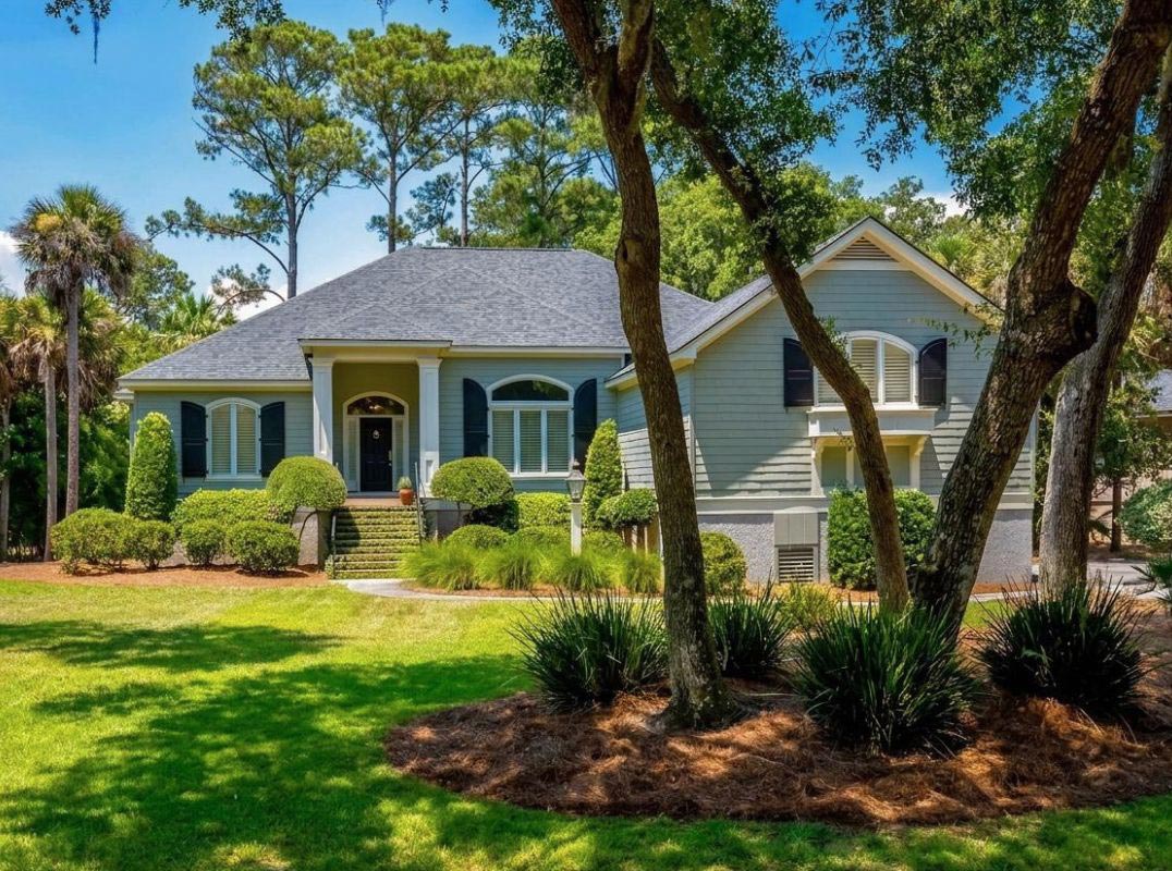 Spacious Living on a Quiet Cul-de-Sac Street with Room to Make It Your Own