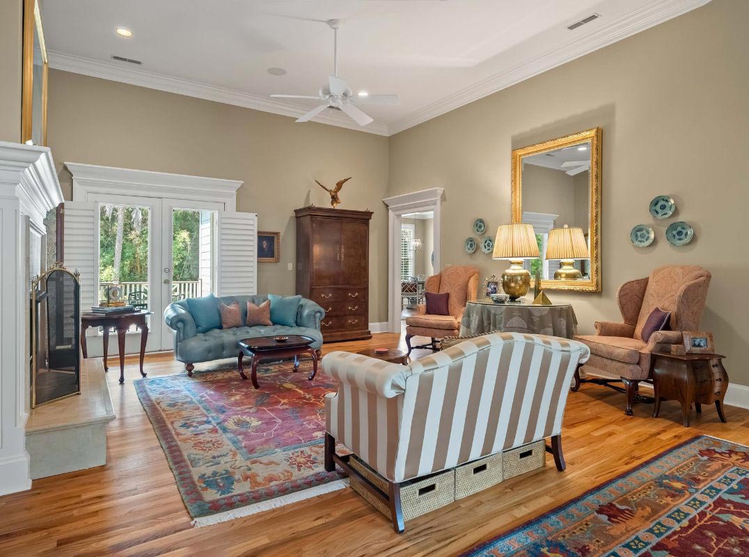 Spacious Living on a Quiet Cul-de-Sac Street with Room to Make It Your Own