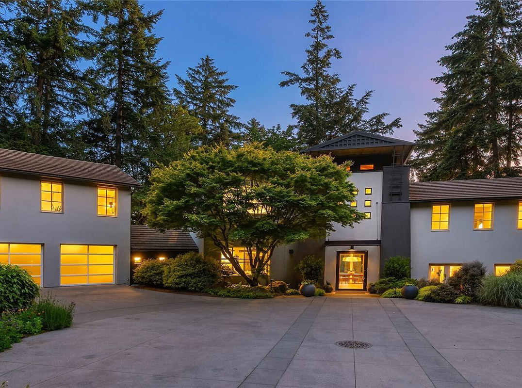 Extraordinary Waterfront Estate