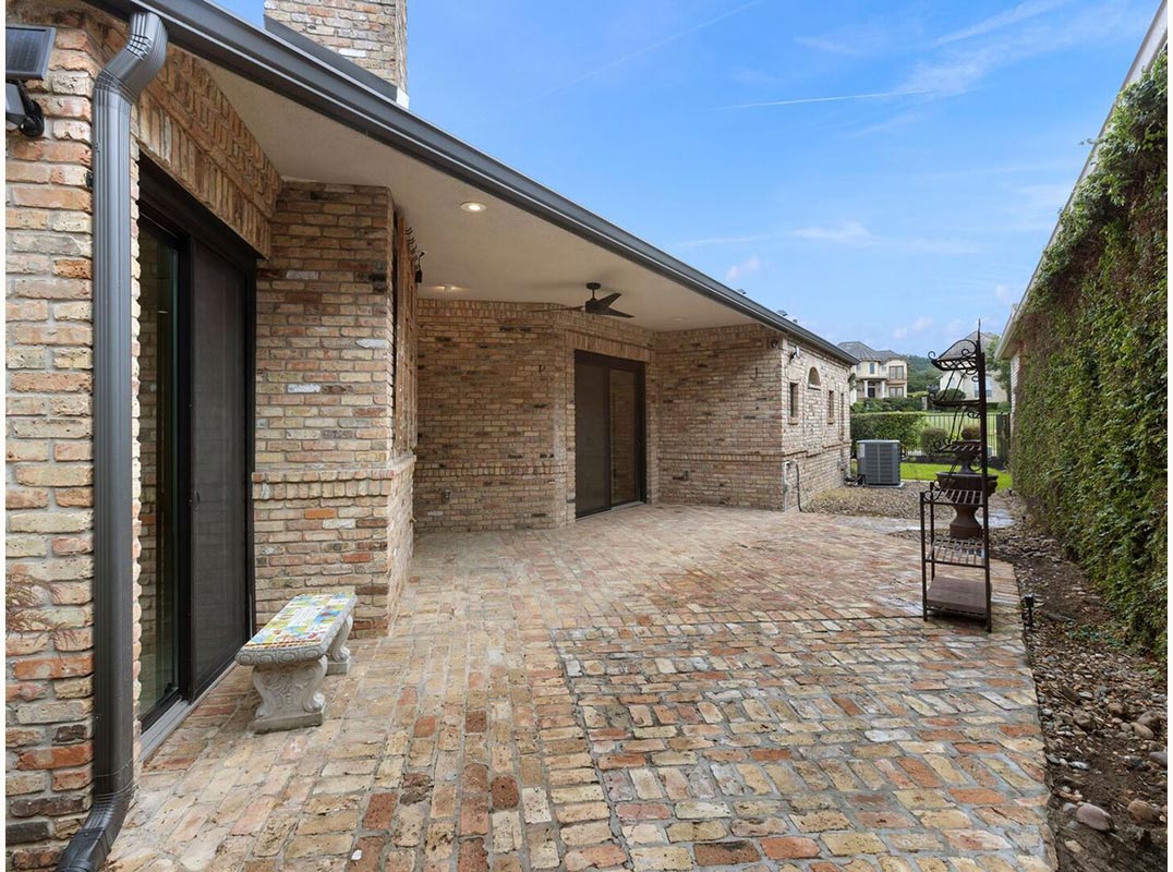 Private Greenbelt Retreat in The Dominion