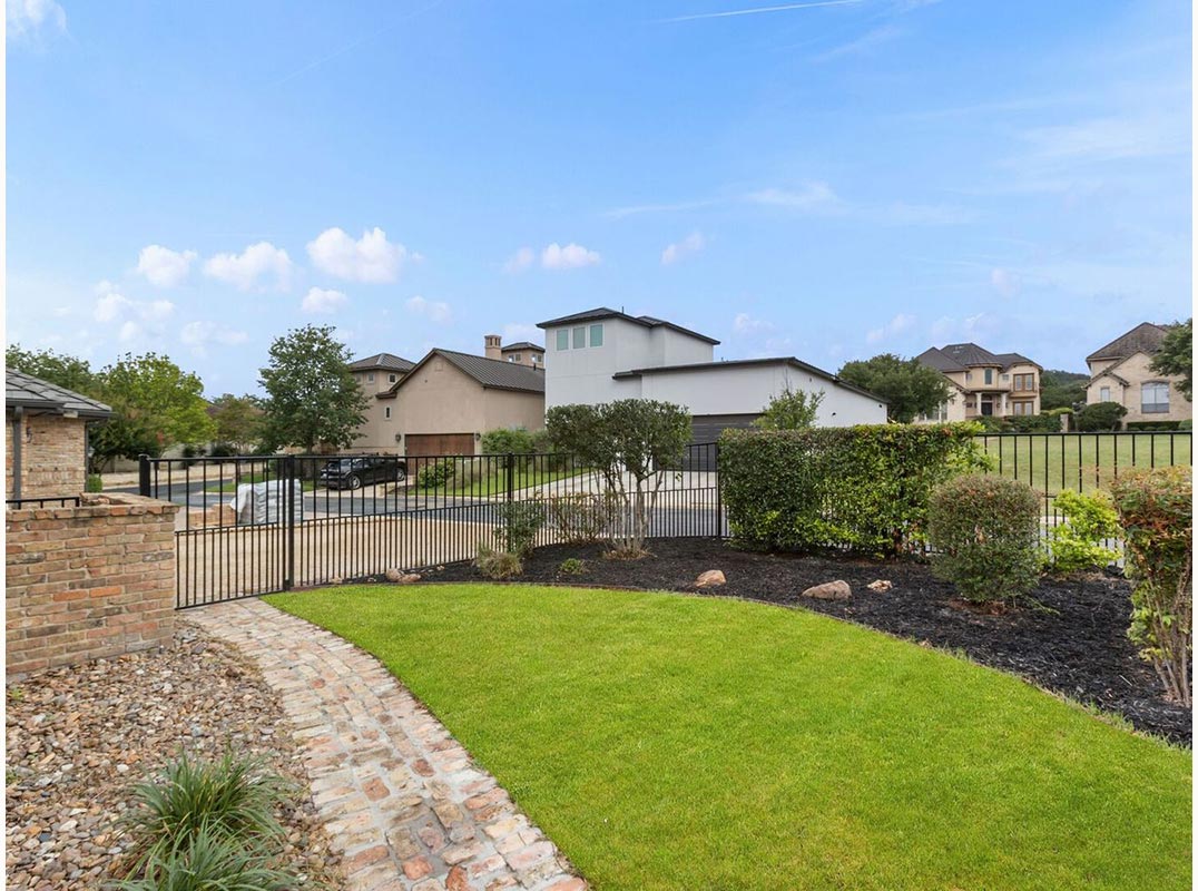 Private Greenbelt Retreat in The Dominion