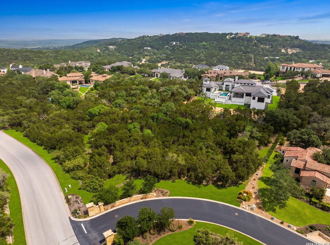 One of The Dominion’s Last Acre-Plus Estate Homesites