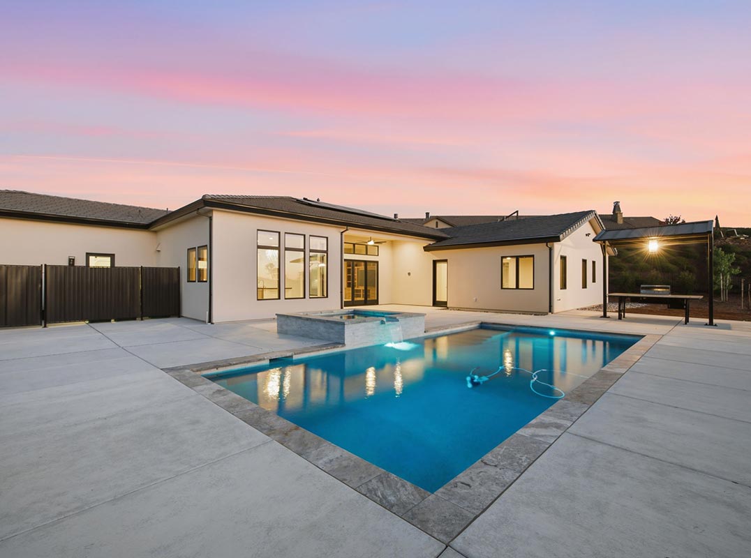 Modern Luxury In Kalithea