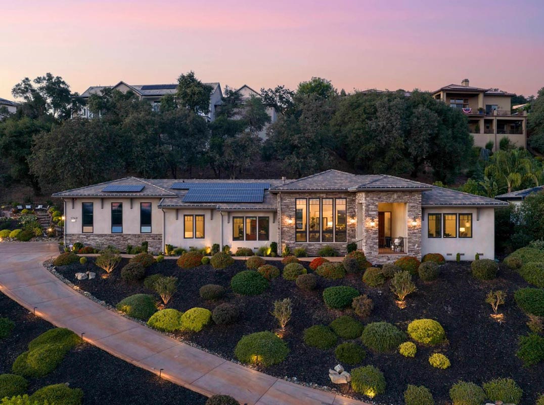 Modern Single-Story View Retreat
