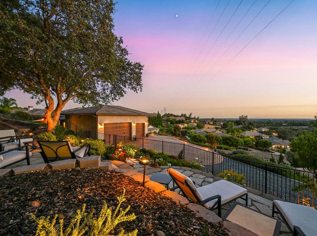 Modern Single-Story View Retreat
