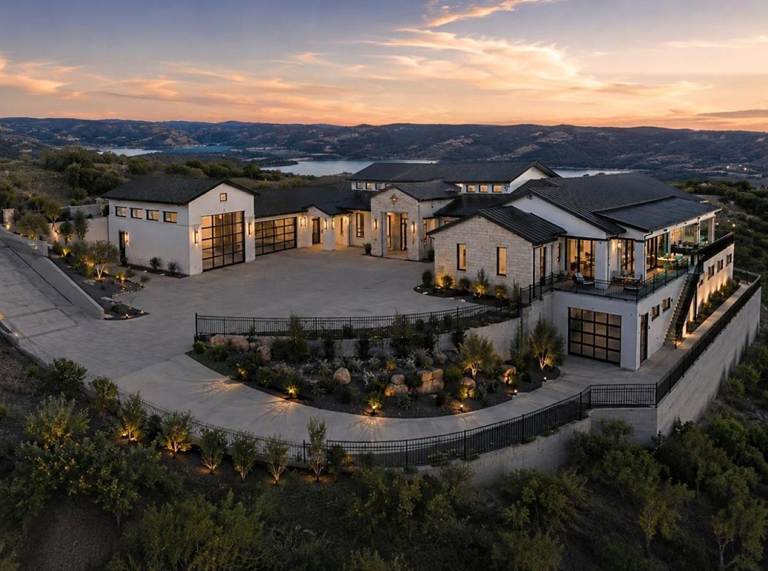 One of the Last True Waterfront Opportunities!