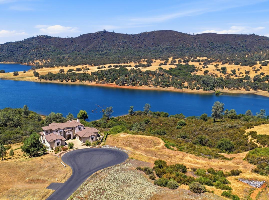One of the Last True Waterfront Opportunities!