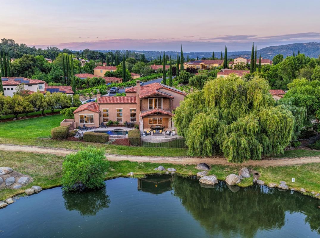 Clos Du Lac Waterfront Estate