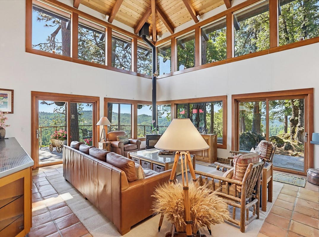 Remarkable Architectural Retreat