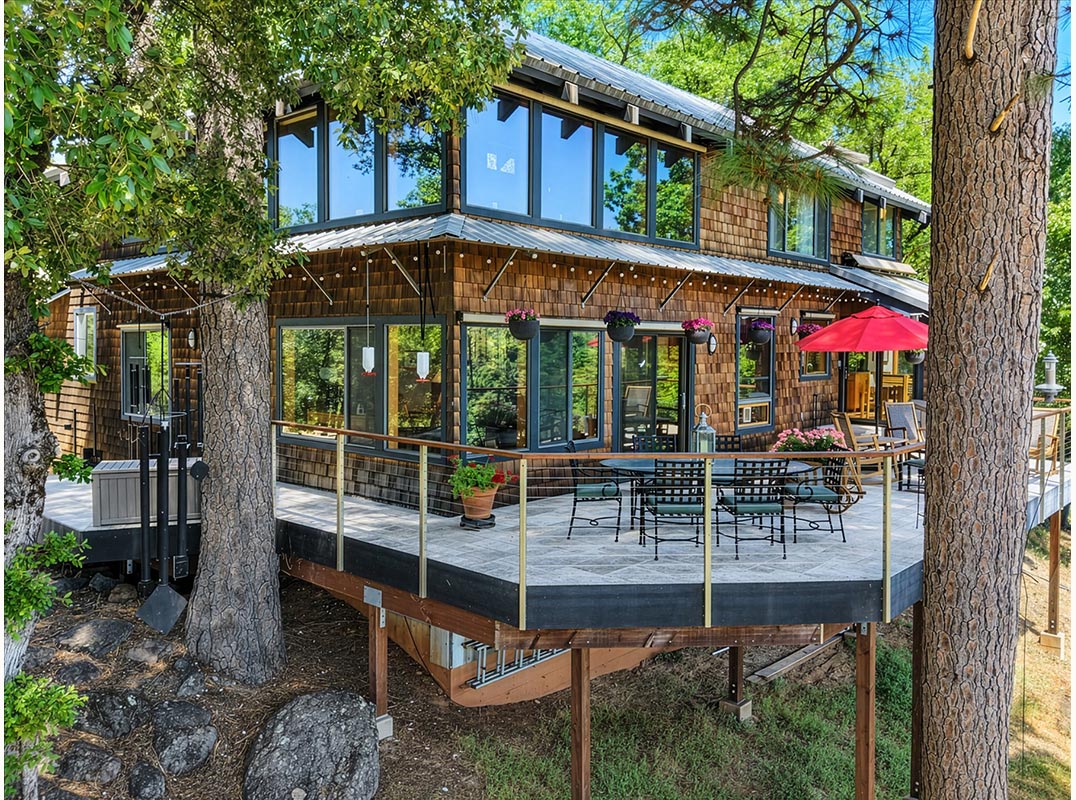 Remarkable Architectural Retreat
