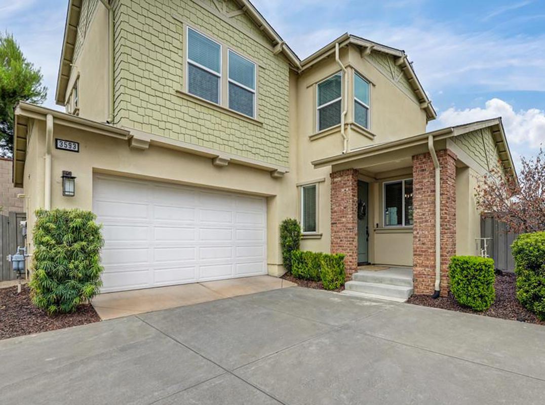 Turnkey Living. Timeless Location.