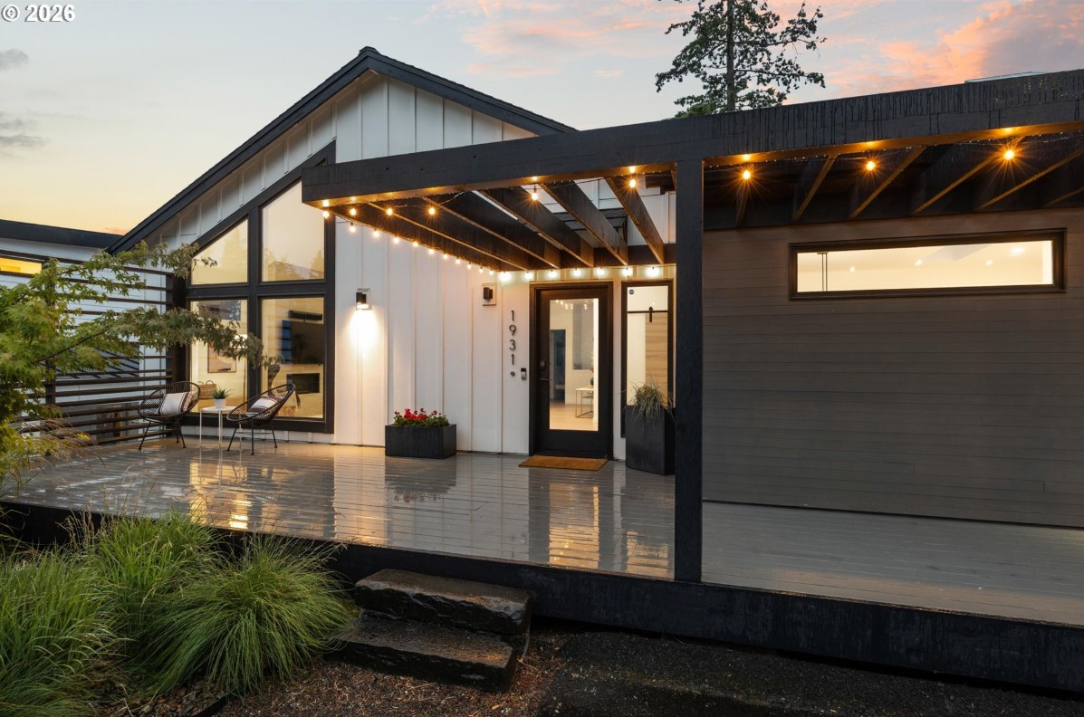 Luxurious New-Century Modern Farmhouse