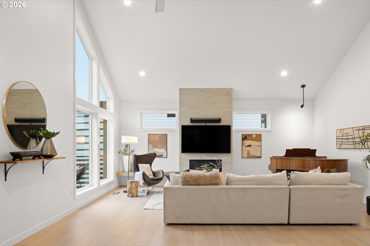 Luxurious New-Century Modern Farmhouse
