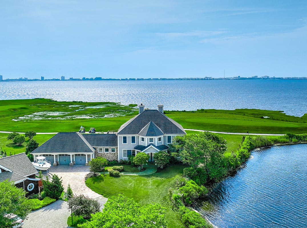Sweeping Panoramic Views on Lighthouse Sound