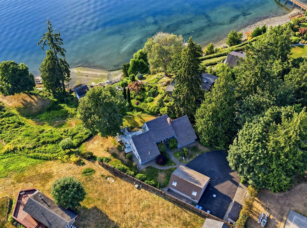 Quintessential Waterfront Retreat