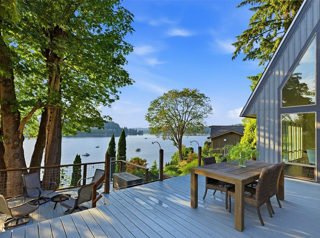 Quintessential Waterfront Retreat