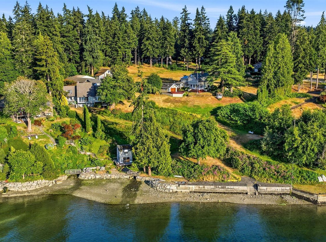 Quintessential Waterfront Retreat