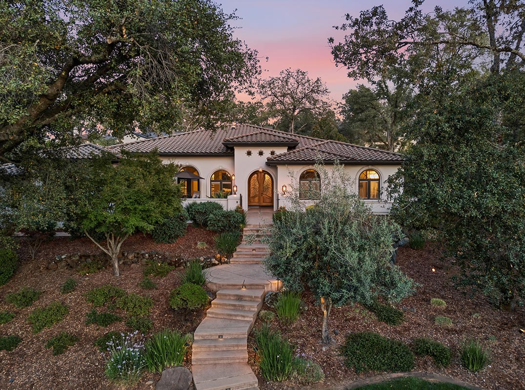 Luxury Living In Serrano